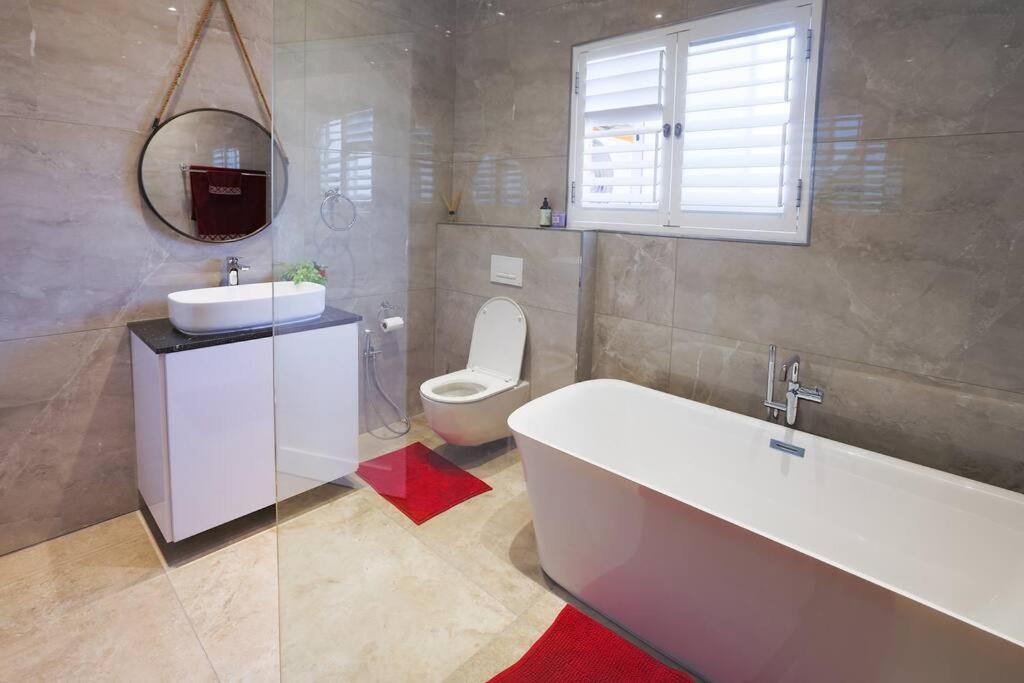 Garten Mit Pool, 2 Schlafzimmer Apartment *