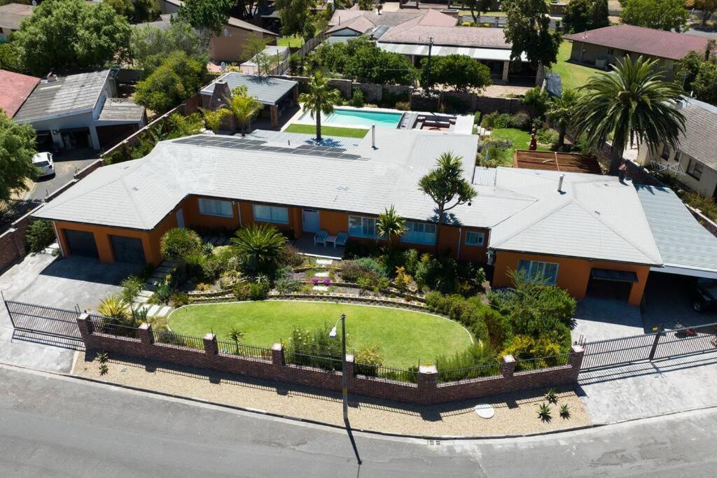 Garten Mit Pool, 2 Schlafzimmer *